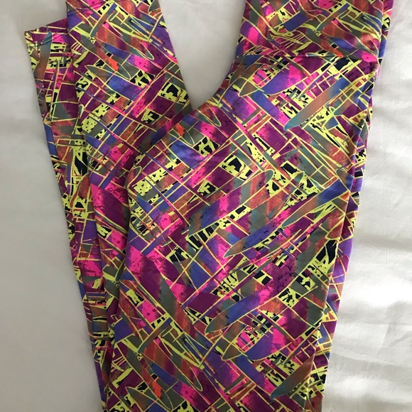 5 Pairs of Colorful Patterned High Quality Leggings, Made in Brazil - Picture 3 of 5